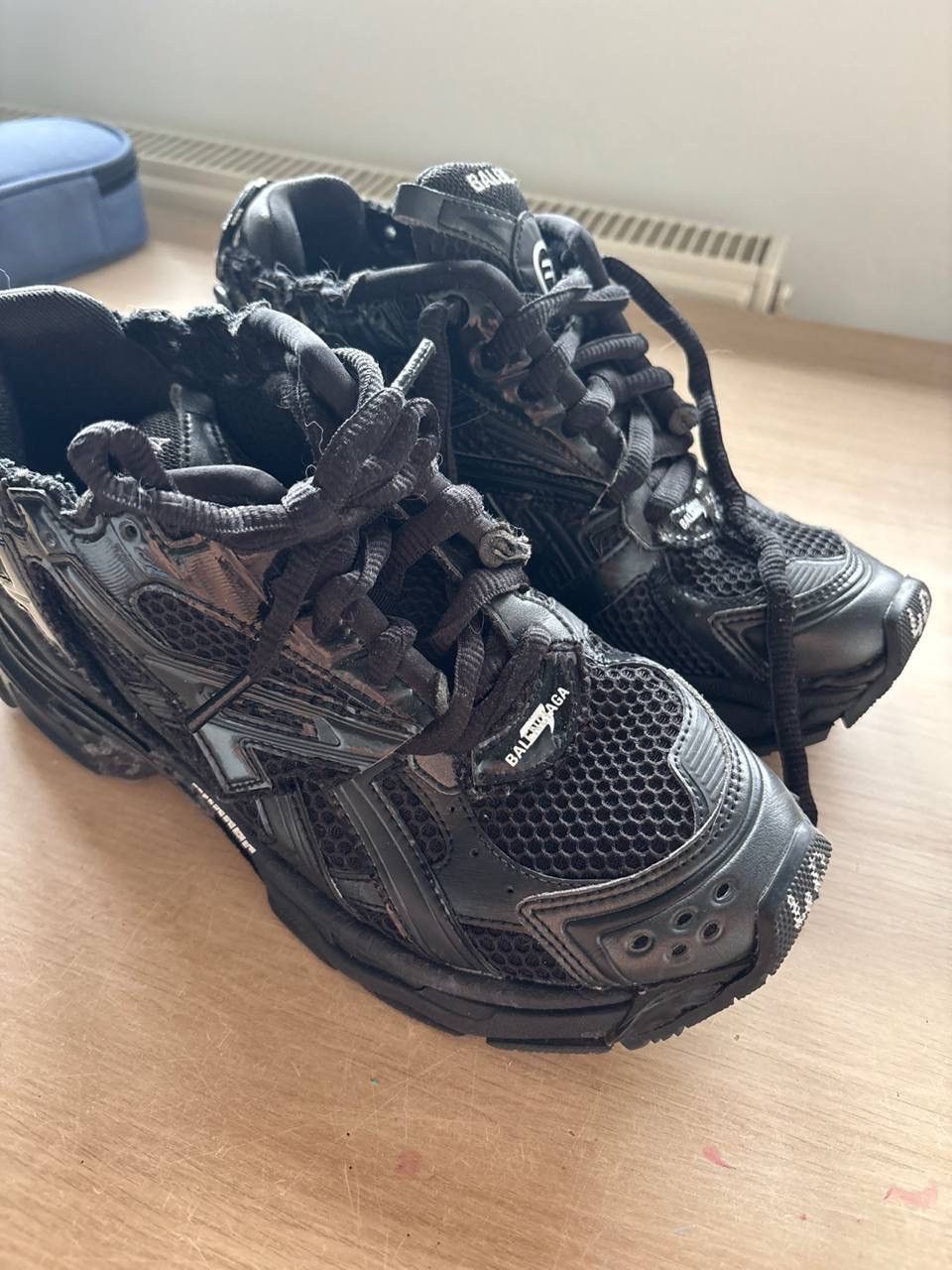 Balenciaga runner black