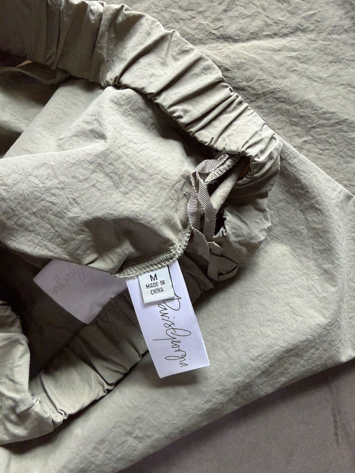 Paris Georgia Paris georgia size medium Nylon pants. Never worn Size 28" / US 6 / IT 42 - 4 Thumbnail