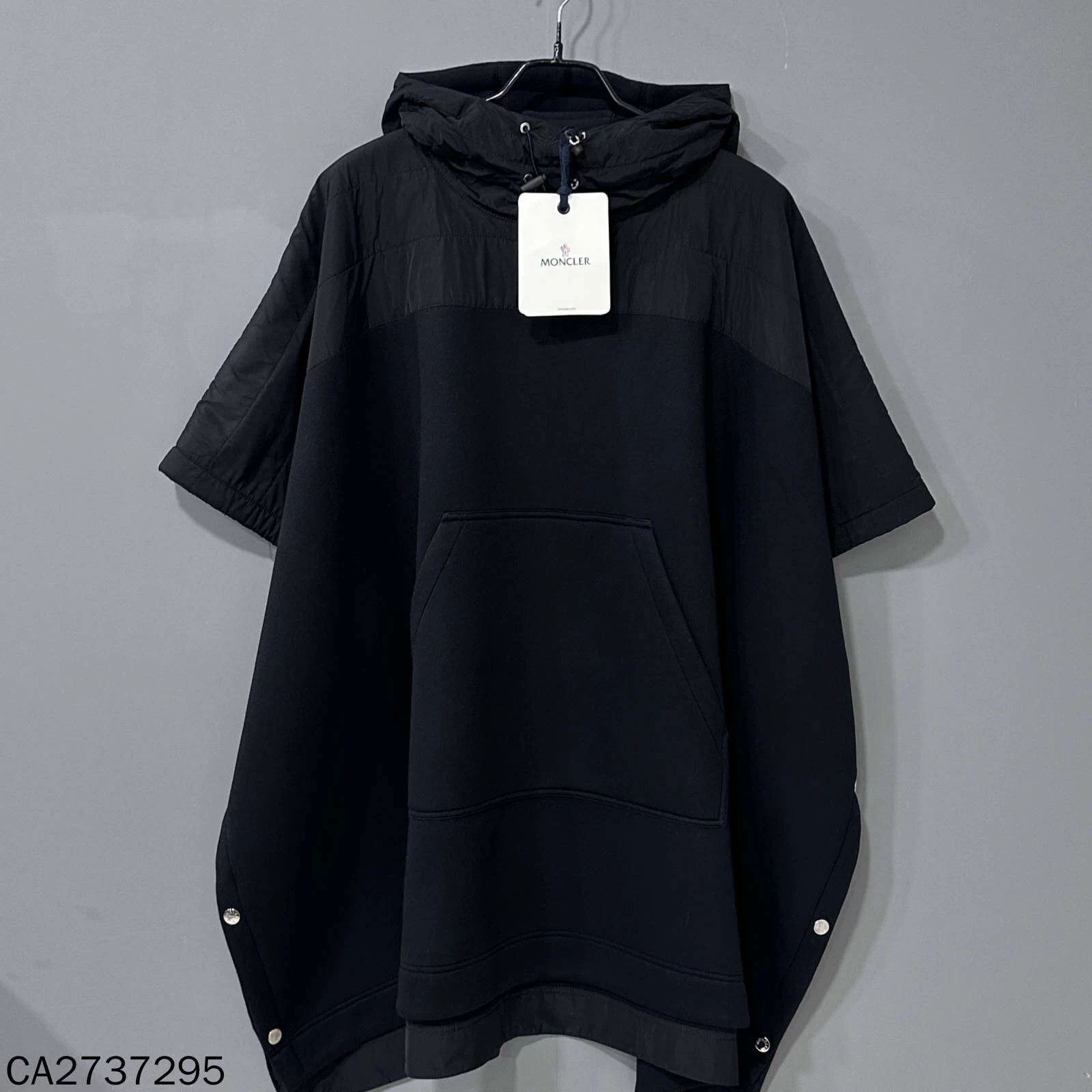 Moncler Moncler back logo anorak M Size M / US 6-8 / IT 42-44 - 1 Thumbnail