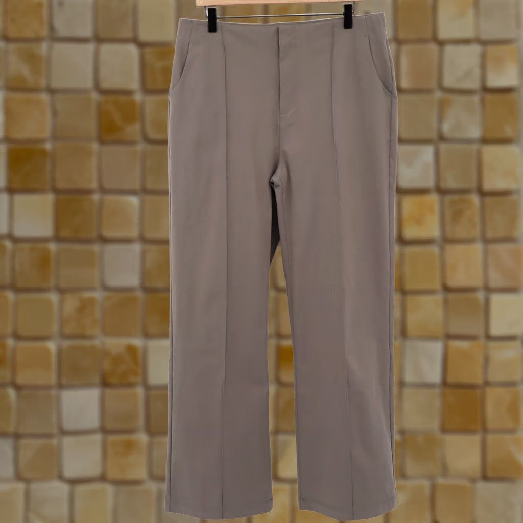 Vuori Vuori Pants Wide-Leg XL Regular Chia Brown 30" Inseam Zip Logo Pockets Machine Washable Knit 100% Polyester Women’s Vintage? No Size 40" / US 18 - 1 Thumbnail