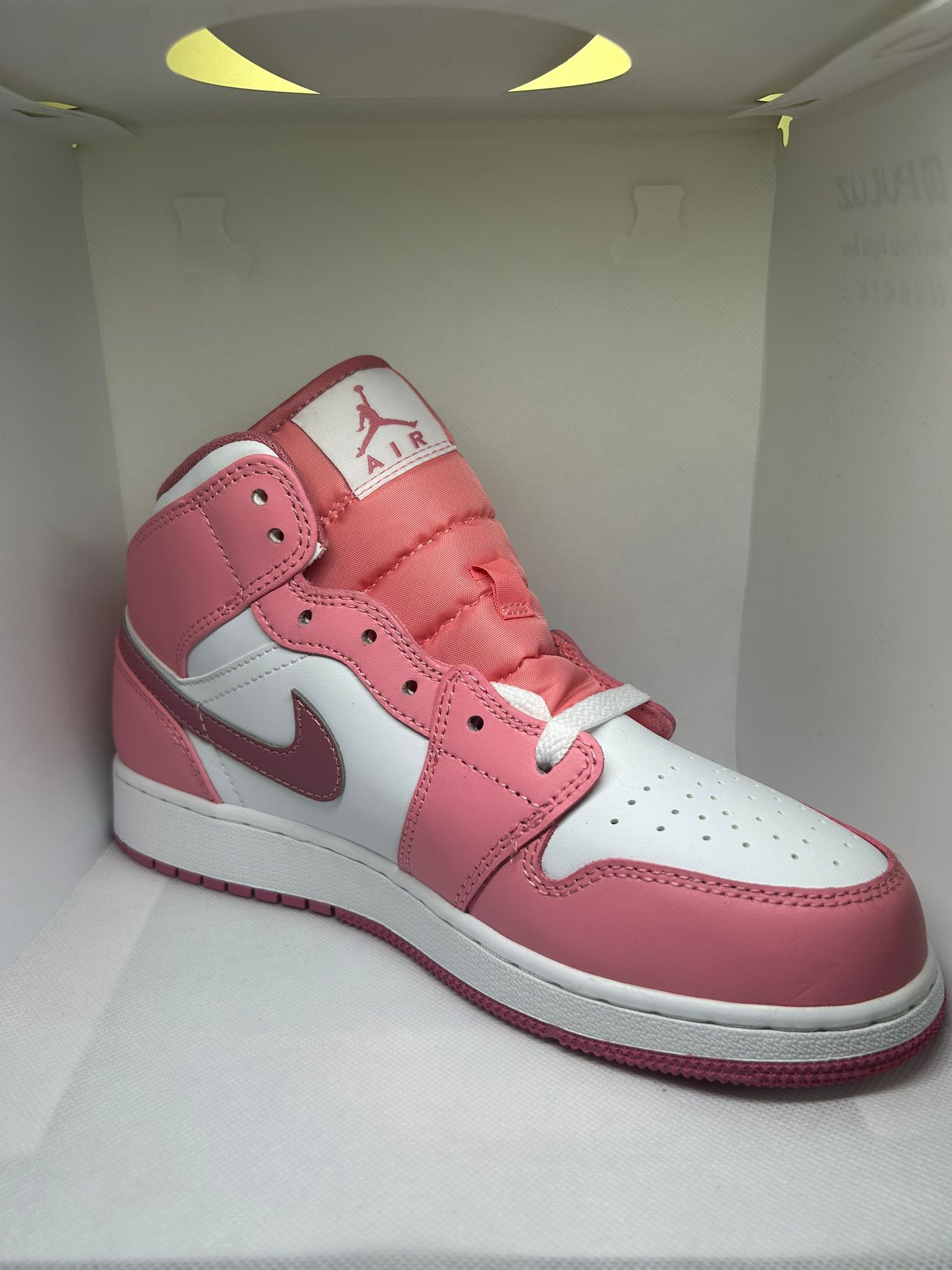 Jordan Brand Nike Air Jordan 1 Mid Valentine's Day 2023 Size US 8.5 / IT 38.5 - 2 Thumbnail