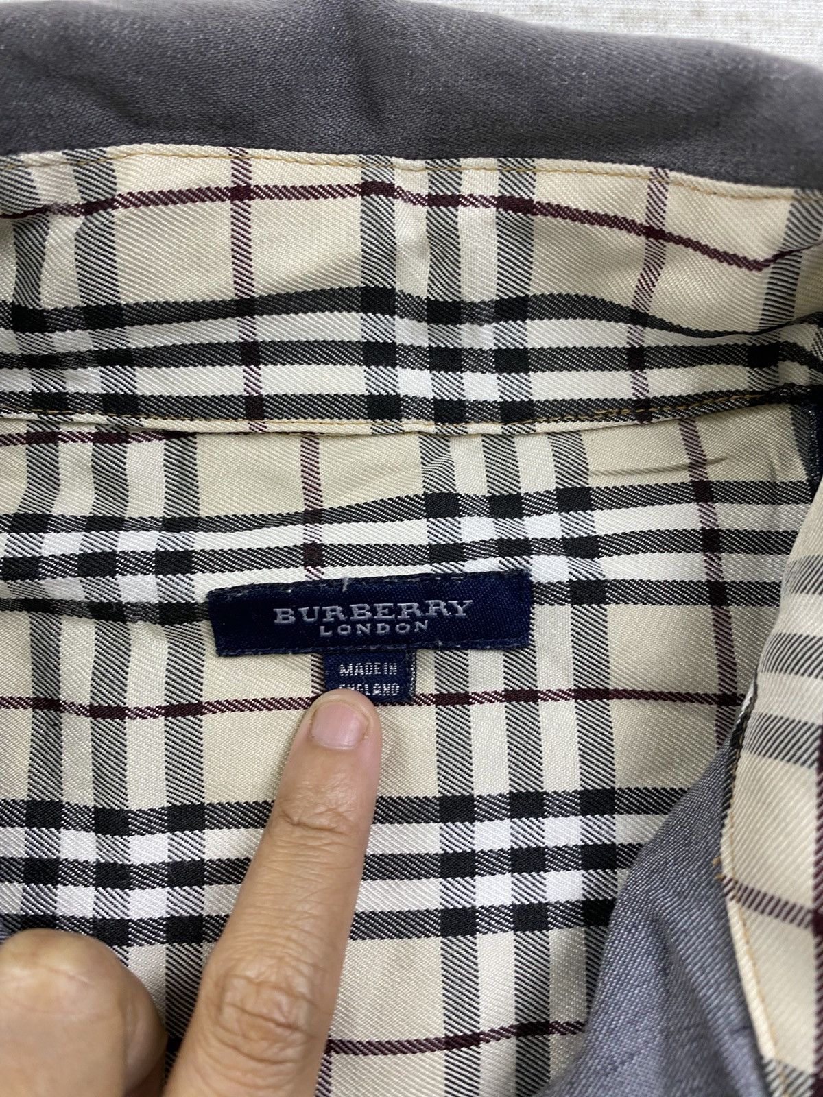 Burberry × Vintage Vintage Burberry London Made in England Nova Check Buttoned Size US S / EU 44-46 / 1 - 7 Thumbnail