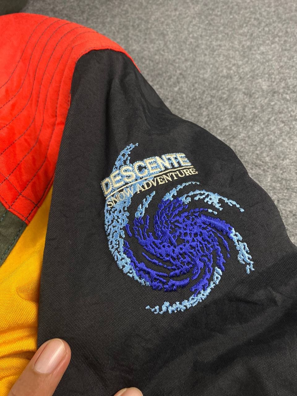 descente snow adventure multipocket jacket nice design