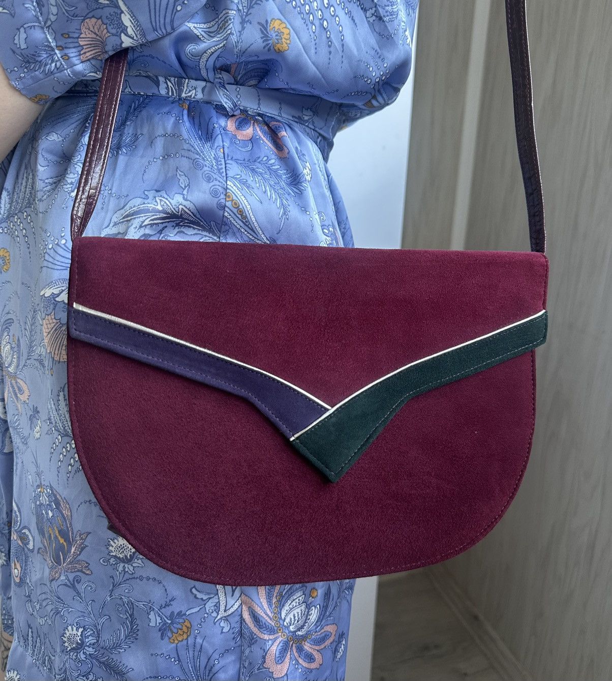 Bally VINTAGE 1980s BALLY Burgundy Suede and Leather Crossbody Bag Size ONE SIZE - 4 Thumbnail