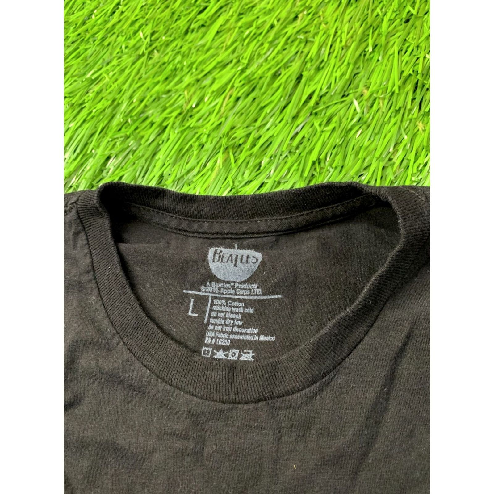 Vintage THE BEATLES Shirt Official Product Men Rock Casual Black 2016 L Long Pit to Pit 52 cm 70 cm Jersey Tee Size L Size US L / EU 52-54 / 3 - 6 Thumbnail
