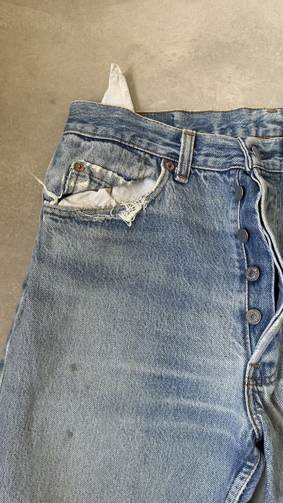 Levi's VINTAGE LEVIS 501 MADE IN USA DENIM PANT Size US 32 / EU 48 - 7 Thumbnail