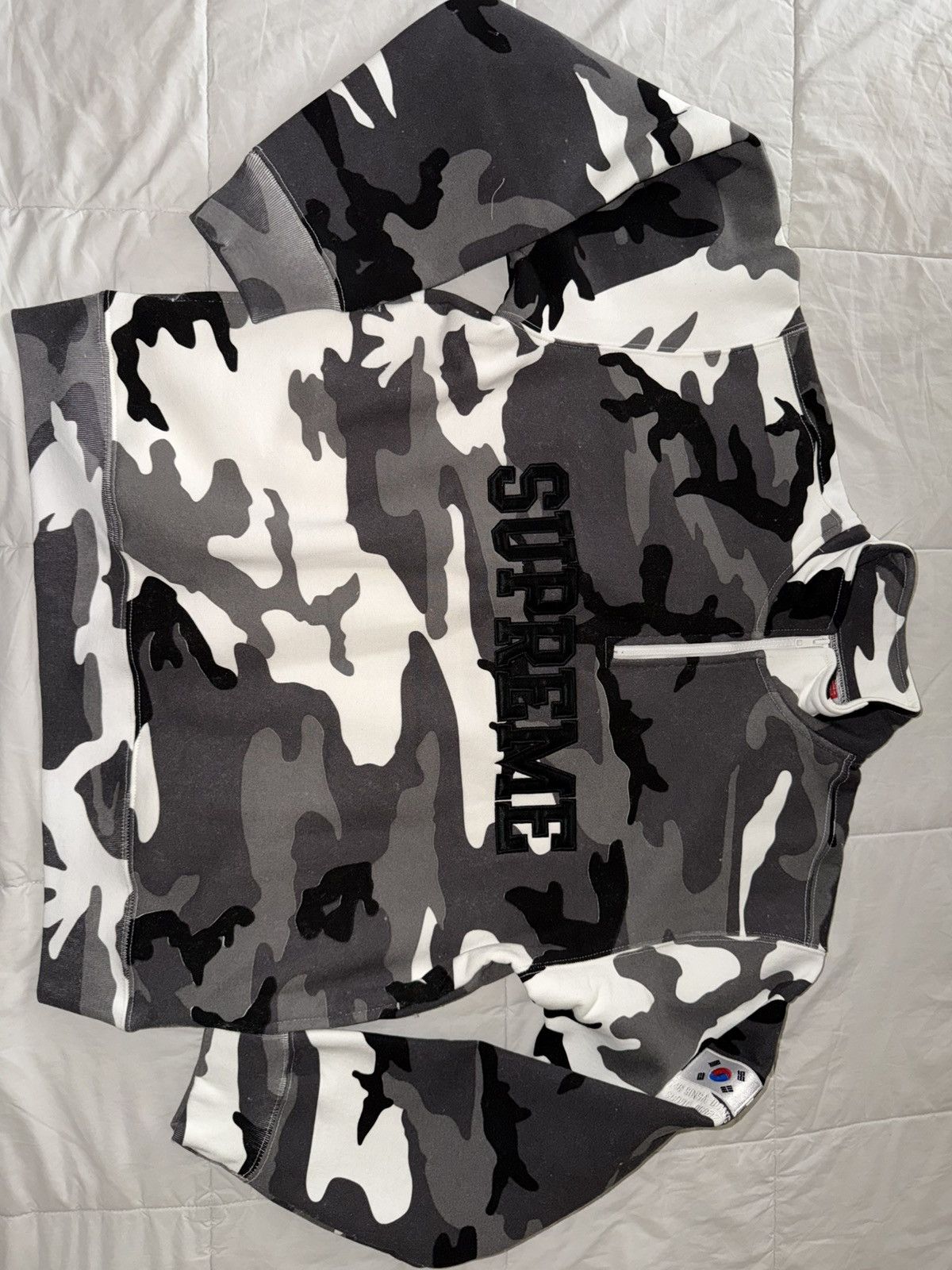 Supreme Supreme shop flag Seoul half zip pullover snow camo (medium) Size US M / EU 48-50 / 2 - 9 Thumbnail