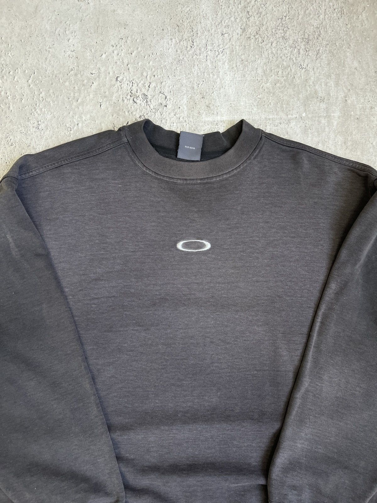 Oakley Oakley rare 2000s sun faded y2k crewneck sweatshirt Size US XL / EU 56 / 4 - 8 Thumbnail
