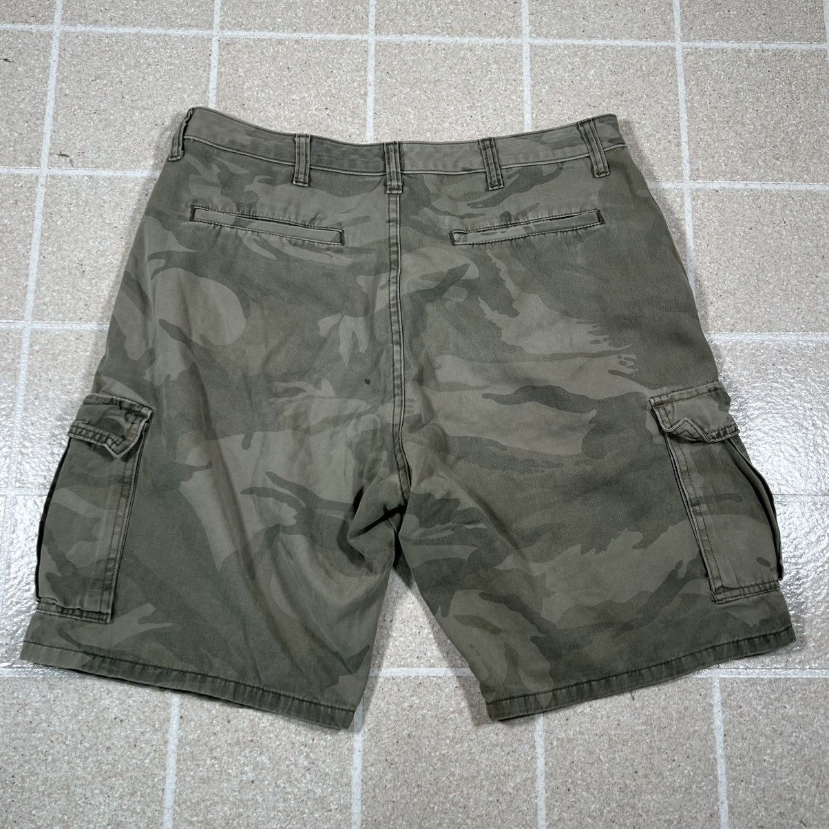 Wrangler Wrangler Cargo Shorts Camo Camouflage Utility Shorts size 34 Size US 34 / EU 50 - 4 Thumbnail