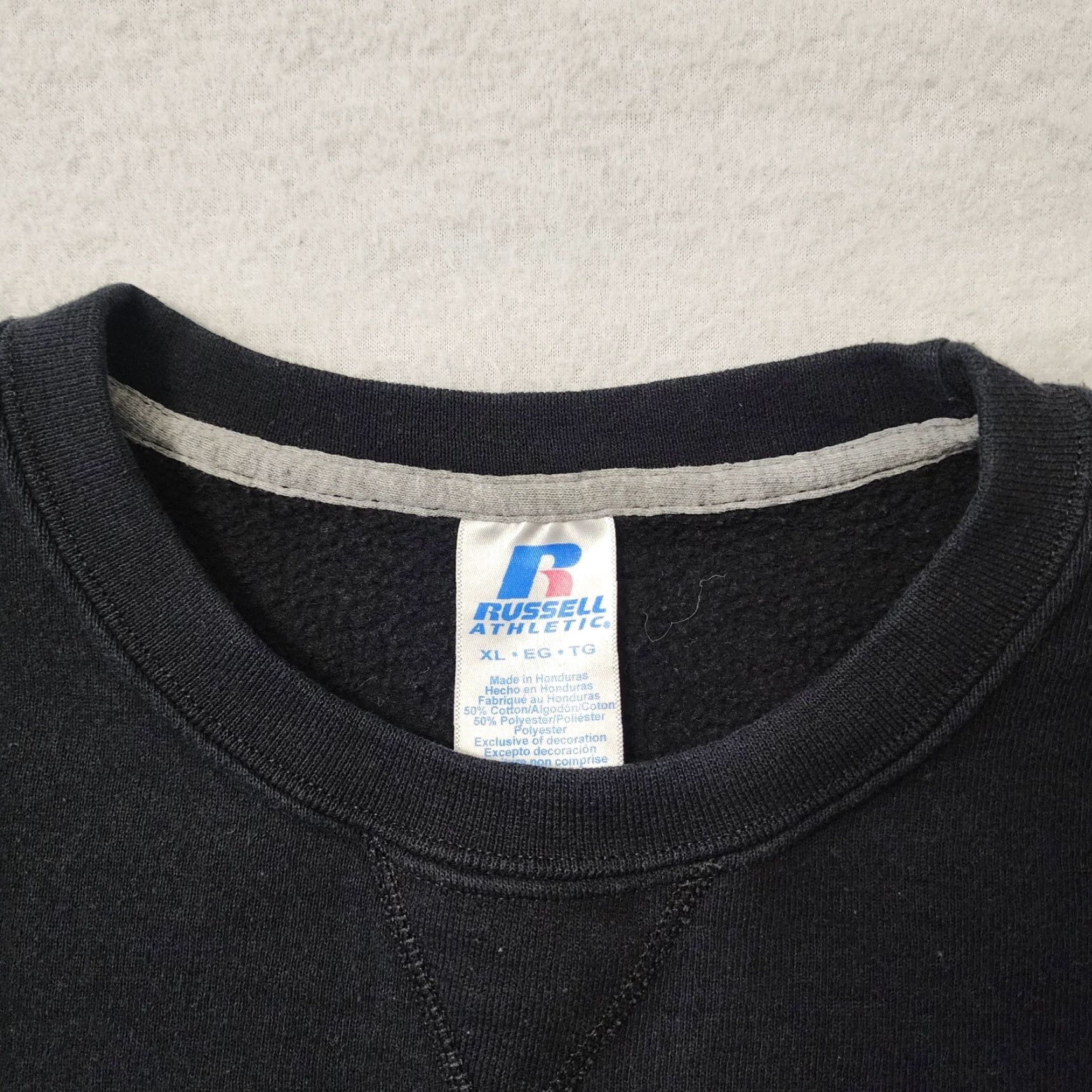 Russell Athletic VINTAGE Russell Athletic Sweatshirt Crewneck XL Black Mens Grunge Y2K Skater Size US XL / EU 56 / 4 - 3 Thumbnail