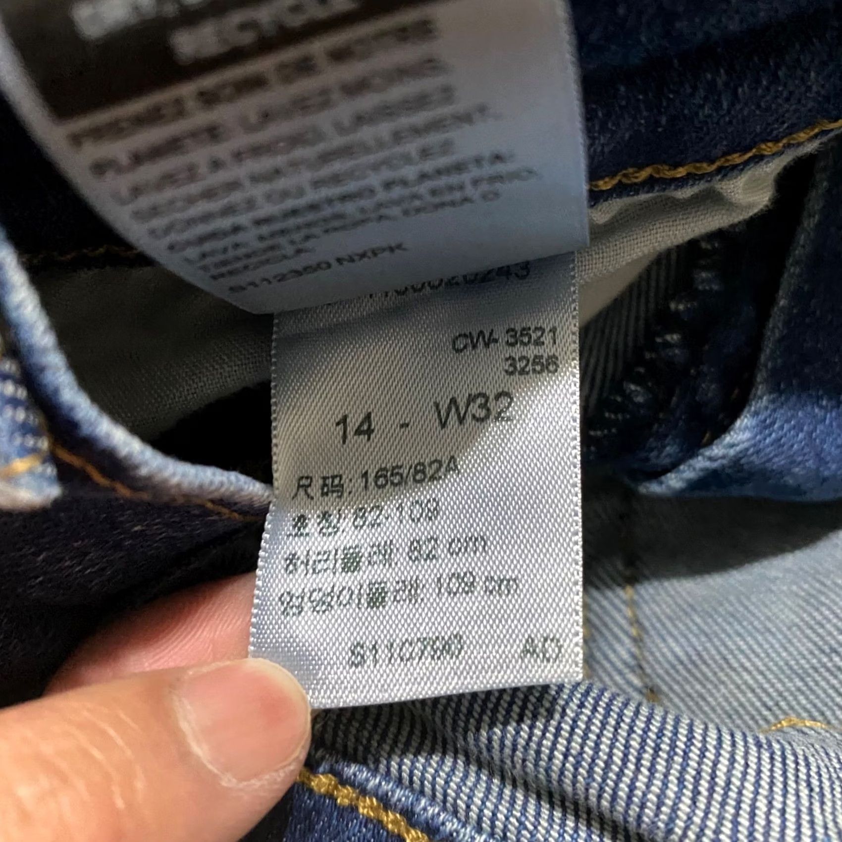 Levi's Levi's Signature Womens Jeans Shorts Blue Denim High Rise Cut-Off 4" Inseam 14" Waist 30 Black? Size 36" / US 14 / IT 50 - 4 Thumbnail