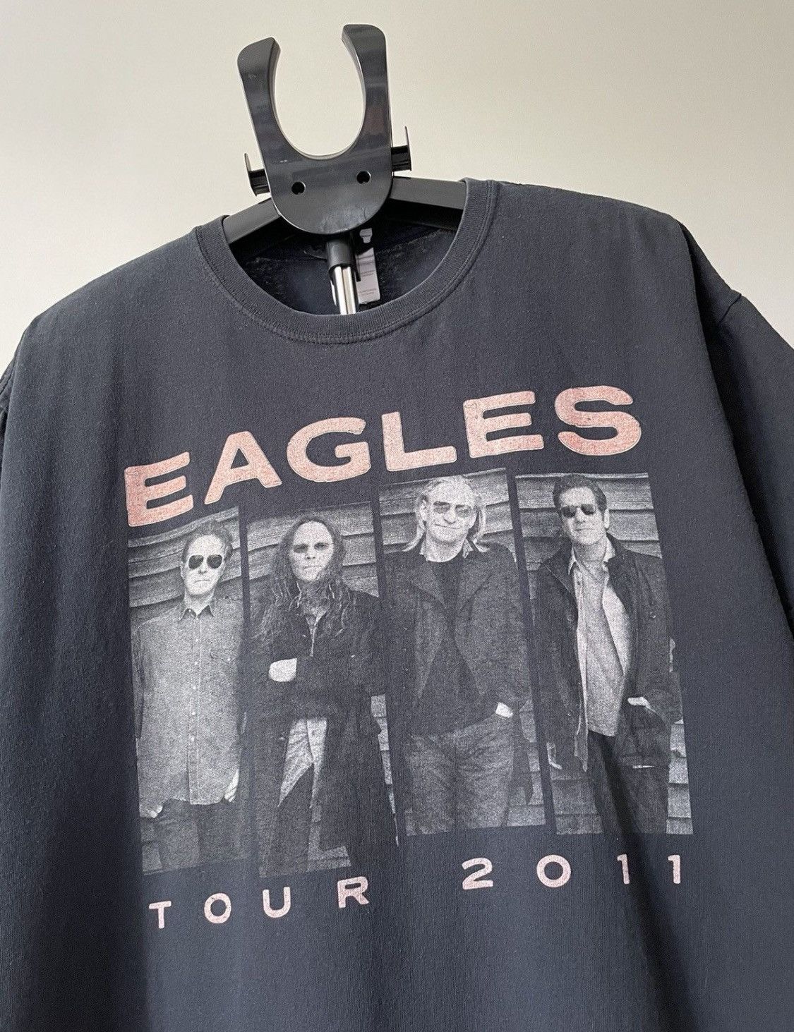 Band Tees Eagles vintage 2011 Tour T Shirt Size US XL / EU 56 / 4 - 2 Thumbnail