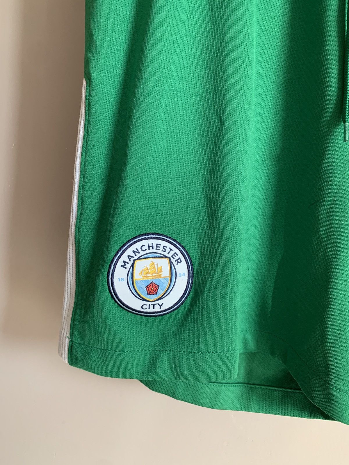 Nike Manchester City goalkeeper Nike soccer football shorts green Size US 34 / EU 50 - 3 Thumbnail