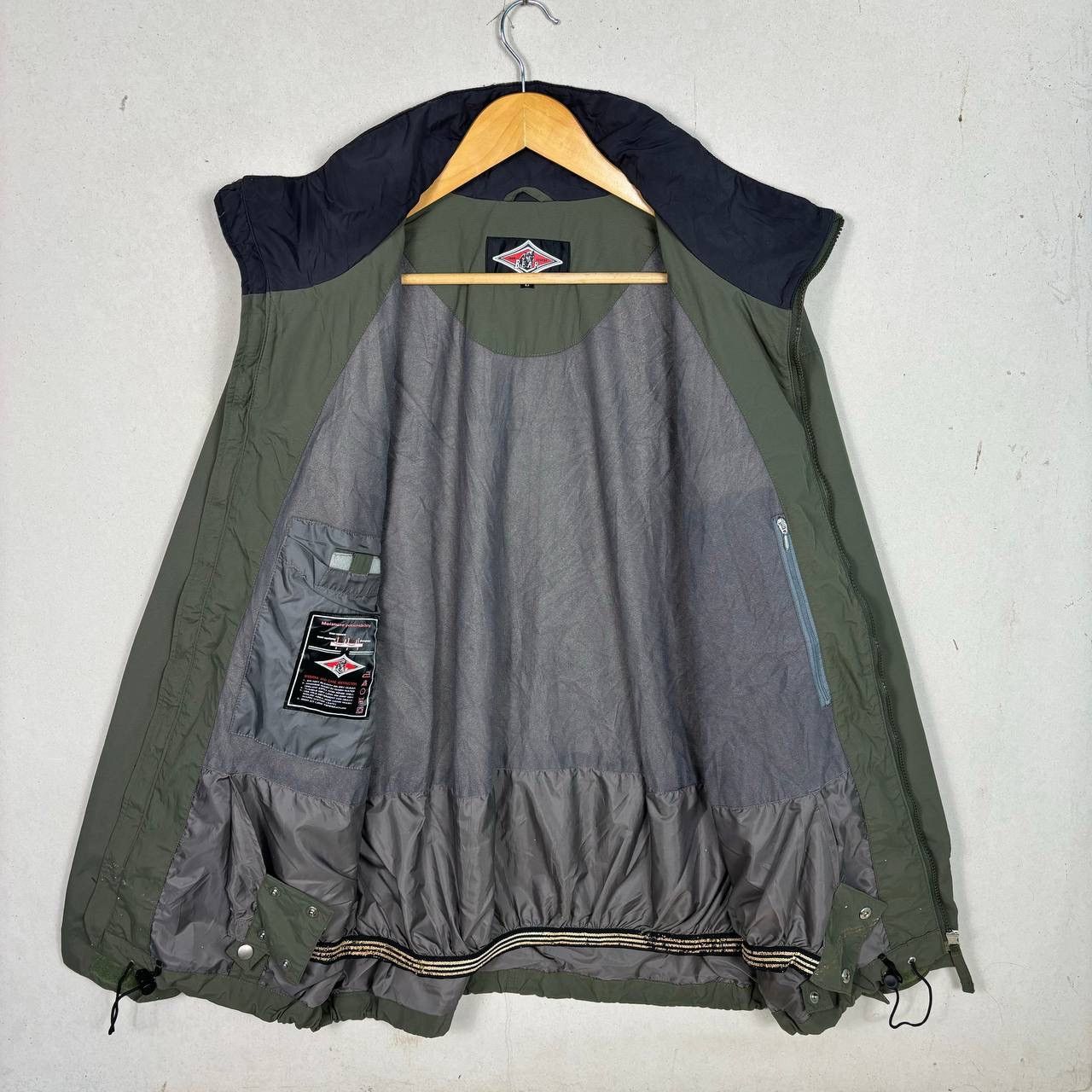 Japanese Brand Vintage Bear Light Jacket Army Green Size US L / EU 52-54 / 3 - 3 Thumbnail