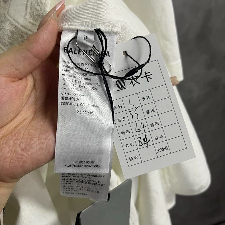 Balenciaga Balenciaga White 24 Letter Pattern Printed Round Neck Casu Size US M / EU 48-50 / 2 - 3 Thumbnail