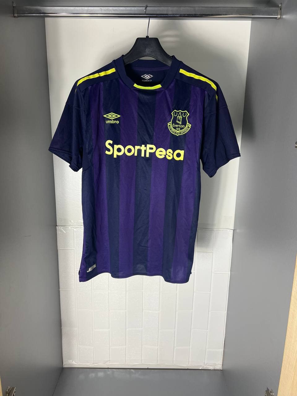 Umbro VINTAGE UMBRO FC EVERTON ENGLAND RETRO SOCCER JERSEY Size US M / EU 48-50 / 2 - 1 Thumbnail