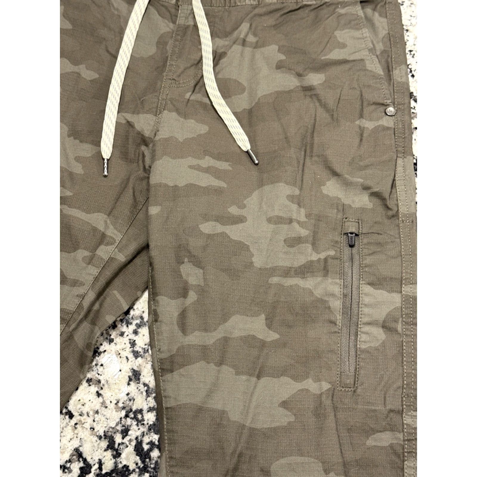 Vuori Vuori Womens Jogger Pants Green Ripstop Camouflage Minimal Zipper Adjustable Waist Pockets Athleisure Outdoor Climbing Hiking Walking Size 32" / US 10 / IT 46 - 5 Thumbnail