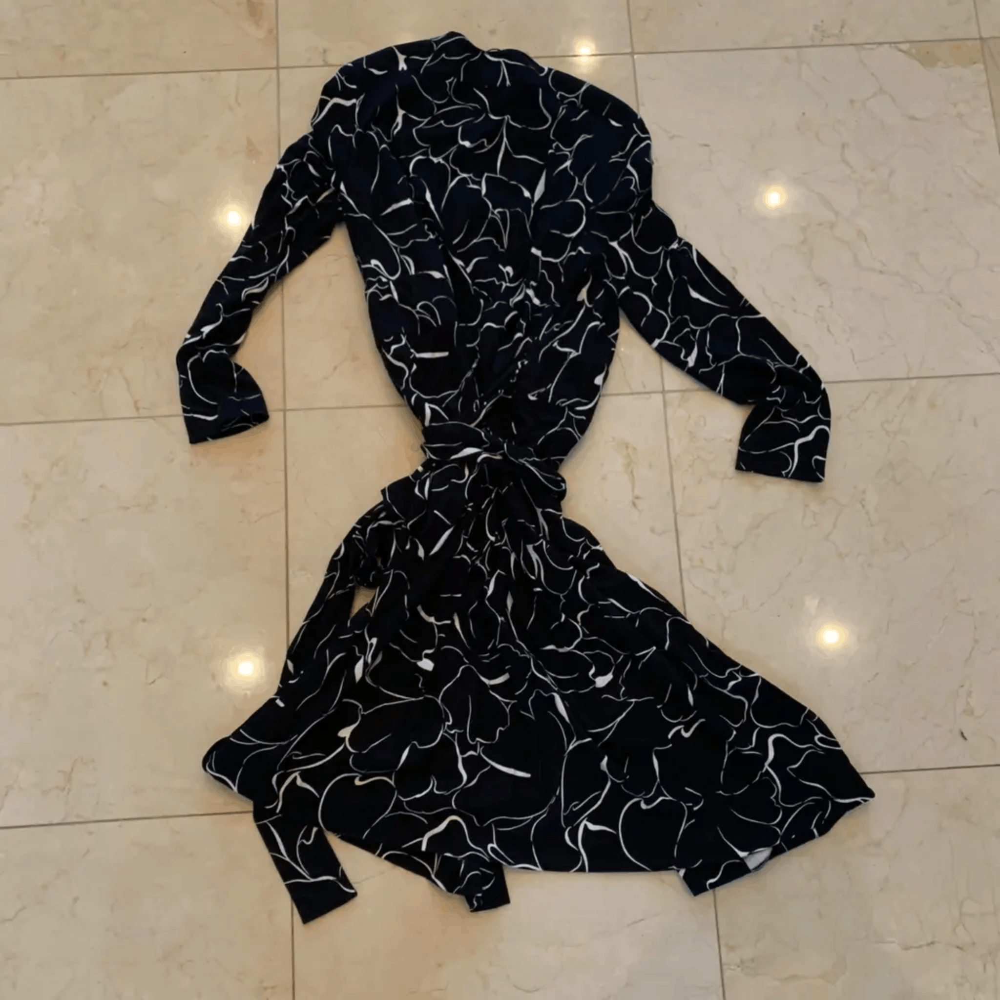 Escada Escada Divinara Wrap Dress Black Abstract Print Size M / US 6-8 / IT 42-44 - 1 Thumbnail