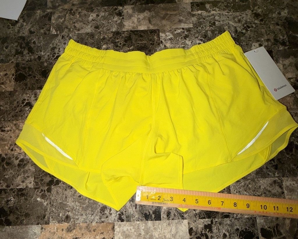 Lululemon LULULEMON HOTTY HOT SHORT 4” LR LINED SONIC YELLOW 14 NWT Size 36" / US 14 / IT 50 - 3 Thumbnail