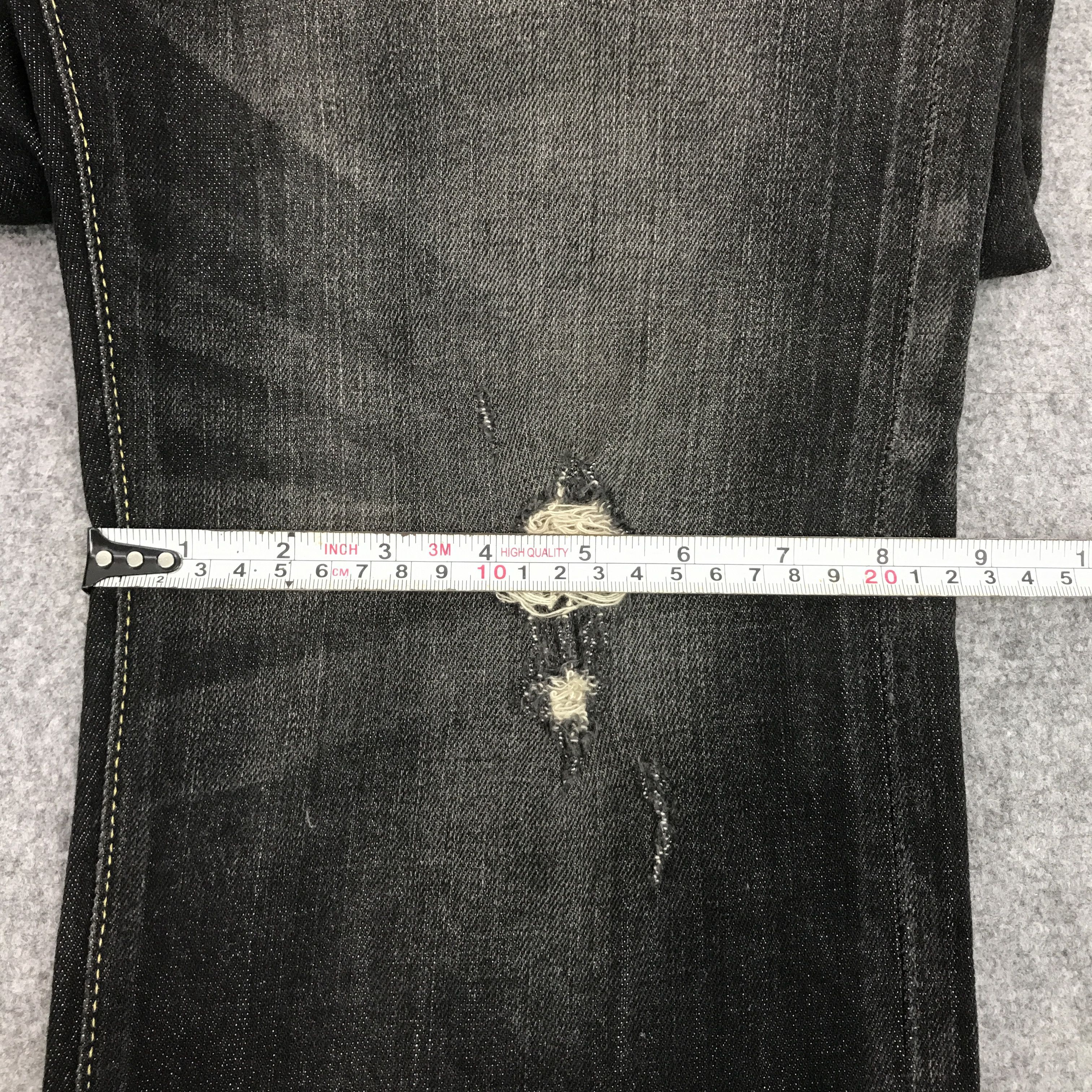 Jun Takahashi × Uniqlo JAPAN BLACK DENIM UNIQLO DISTRESSED DENIM PANTS Size US 34 / EU 50 - 12 Thumbnail
