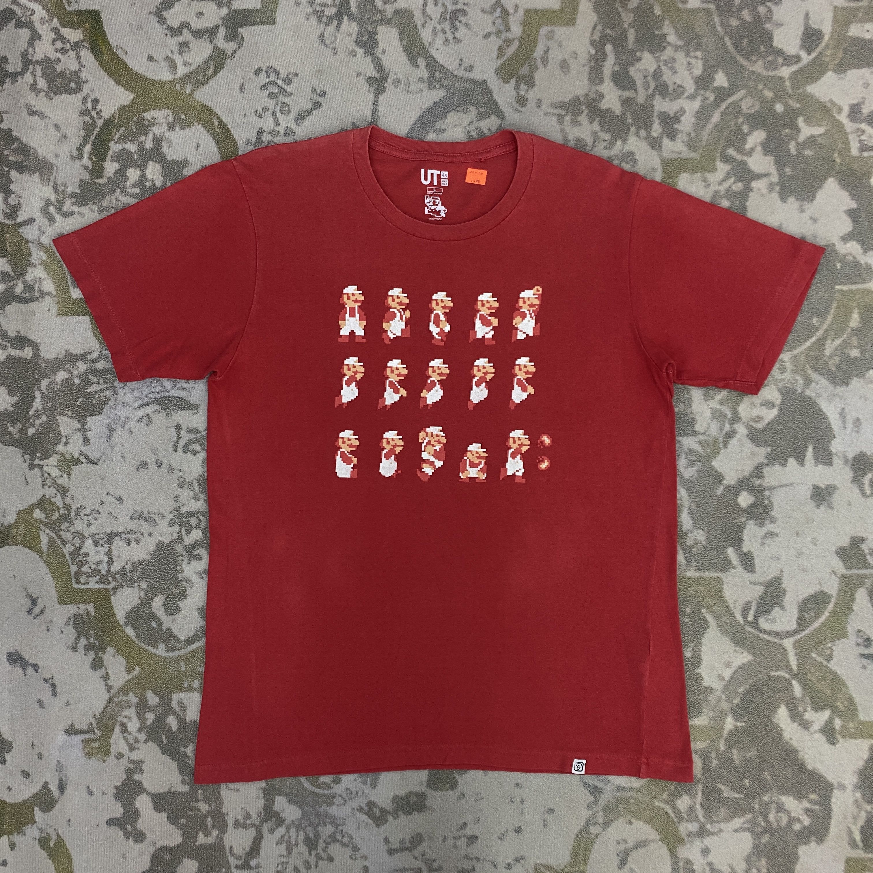 Uniqlo x Nintendo Super Mario Family Medium T-Shirt - L088