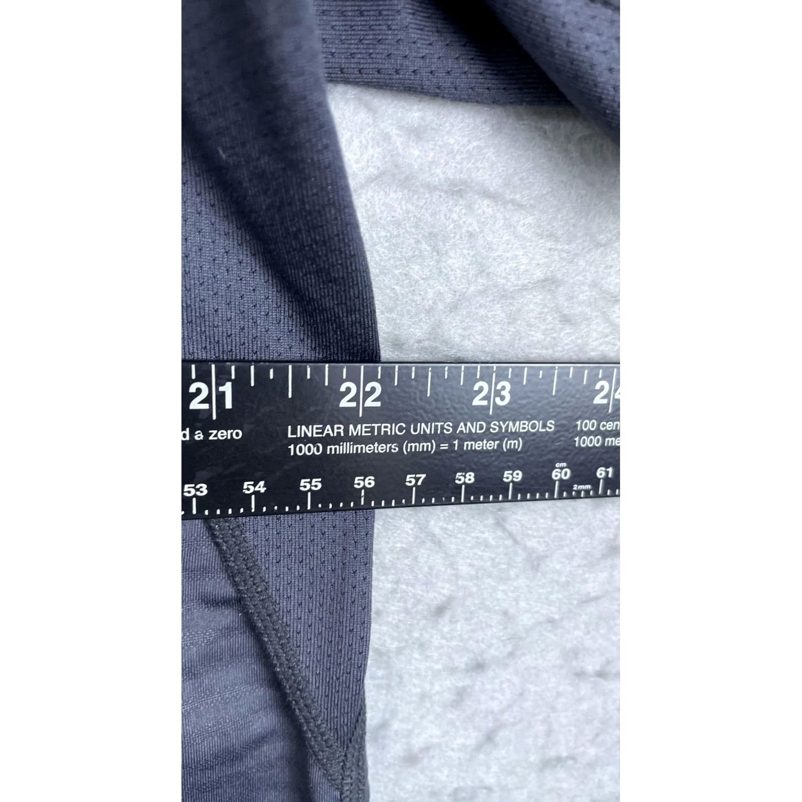 Rhone Rhone Shirt Mens XL Gray V Neck Short Sleeve Athletic Performance Top Workout Size US XL / EU 56 / 4 - 5 Thumbnail