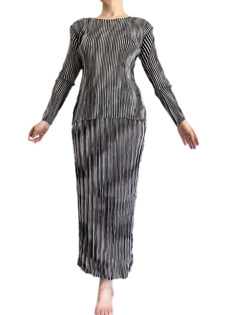Issey Miyake Issey Miyake Black and grey striped pleated long-sleeved s Size M / US 6-8 / IT 42-44 - 2 Thumbnail