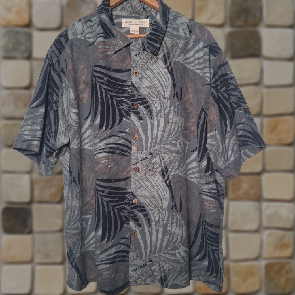 Banana Republic Banana Republic Silk Shirt L Gray Palms Tropical Beach Hawaiian Aloha Button-Up Short Sleeve Casual Size US L / EU 52-54 / 3 - 1 Thumbnail