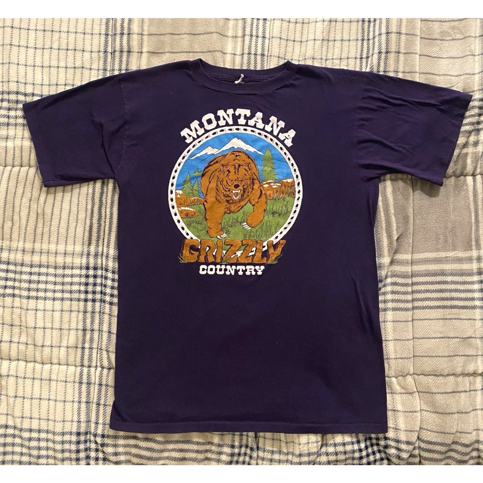 Vintage VINTAGE Montana Grizzly Country T Shirt Purple Adult L Mens Short Sleeve Crew Neck Cotton Blend Graphic Print 90s Animals Nature Regular Fit Size US L / EU 52-54 / 3 - 2 Thumbnail