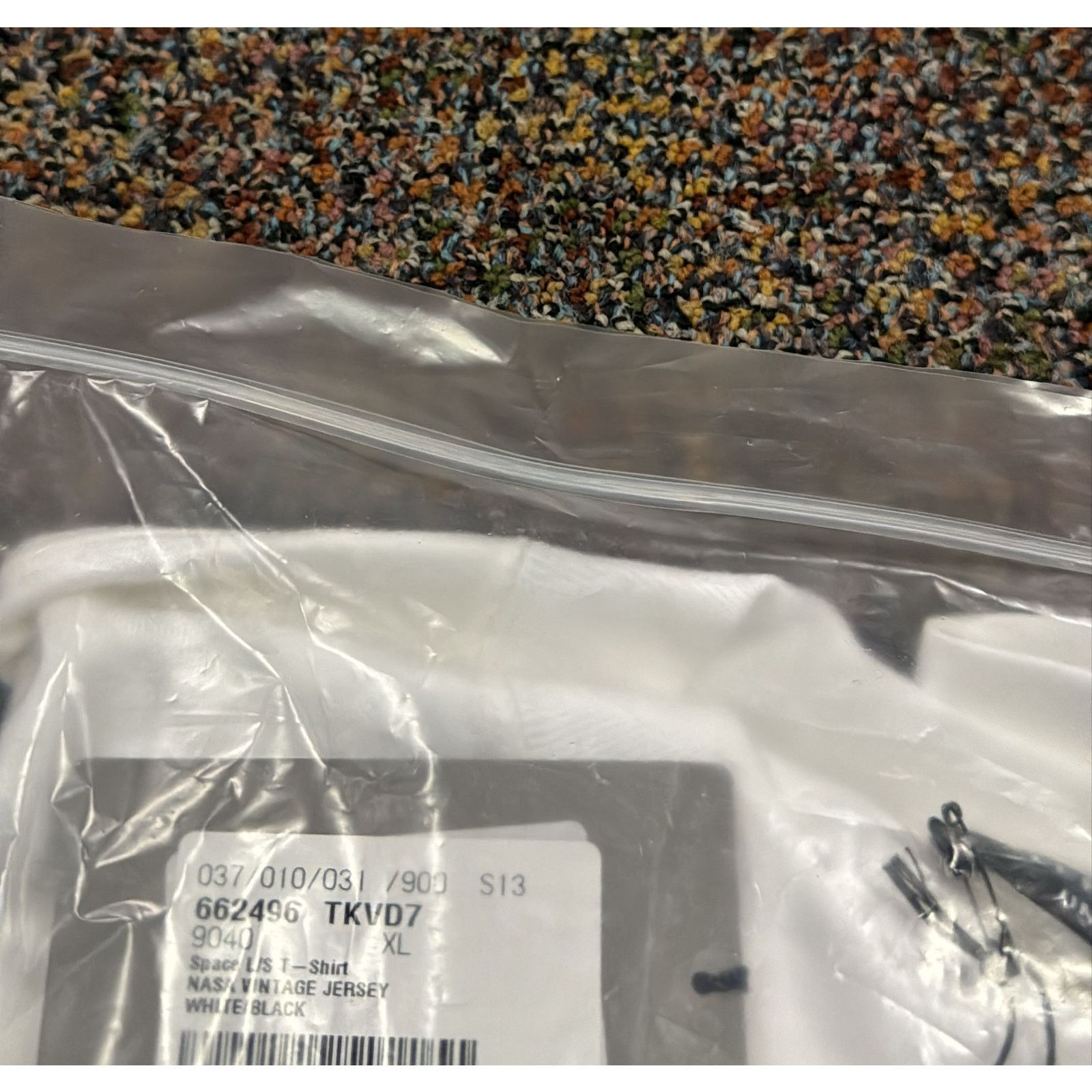 Balenciaga o1rshd1 Long Sleeve T-Shirt in White Size US XL / EU 56 / 4 - 19 Thumbnail