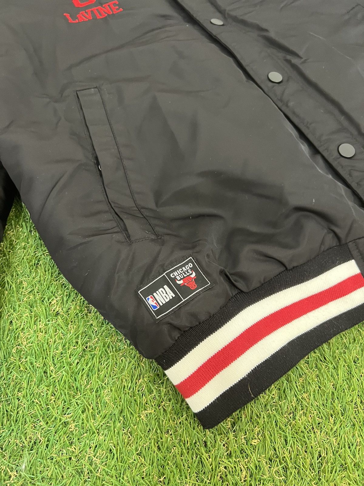 NBA × Vintage Vintage NBA Chicago Bulls Bomber Jacket Size L / US 10 / IT 46 - 6 Thumbnail
