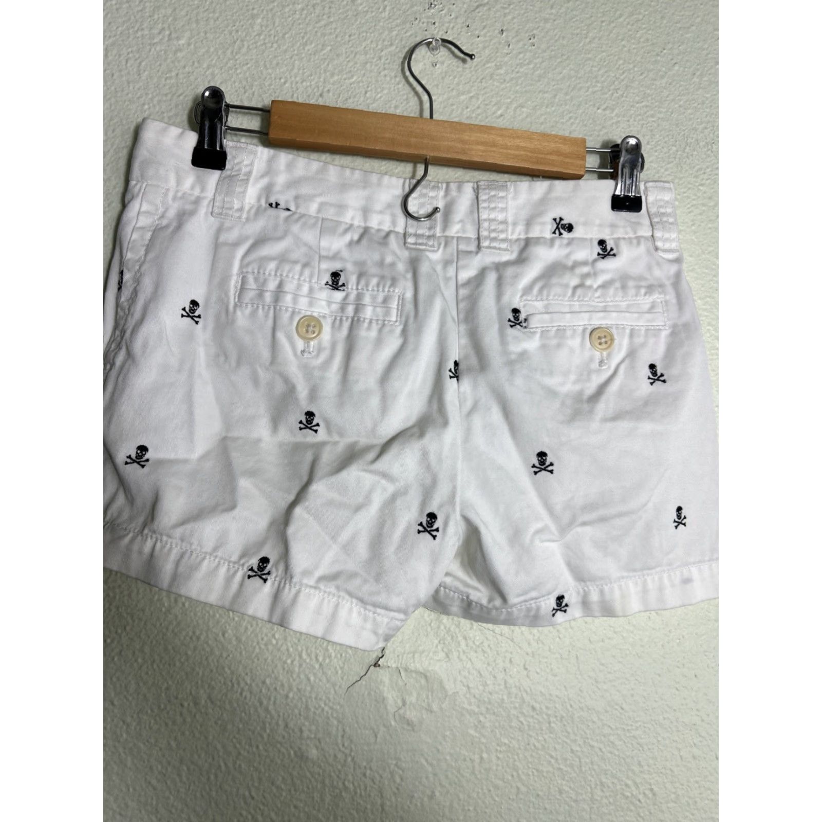 J.Crew J.CREW Shorts Womens Size 2 City Fit Chino White & Black Skull Crossbones 100% Cotton Mens Womens Size 26" / US 2 / IT 38 - 7 Thumbnail