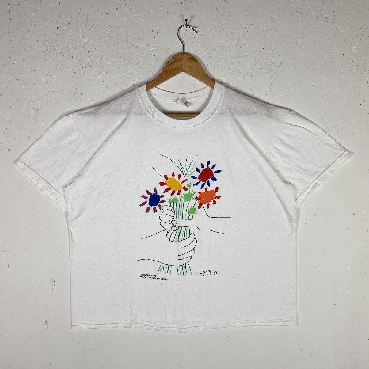 Vintage Vintage 80's PICASSO La Bouquet De La Paix Art Tee Shirt Size US XL / EU 56 / 4 - 2 Thumbnail