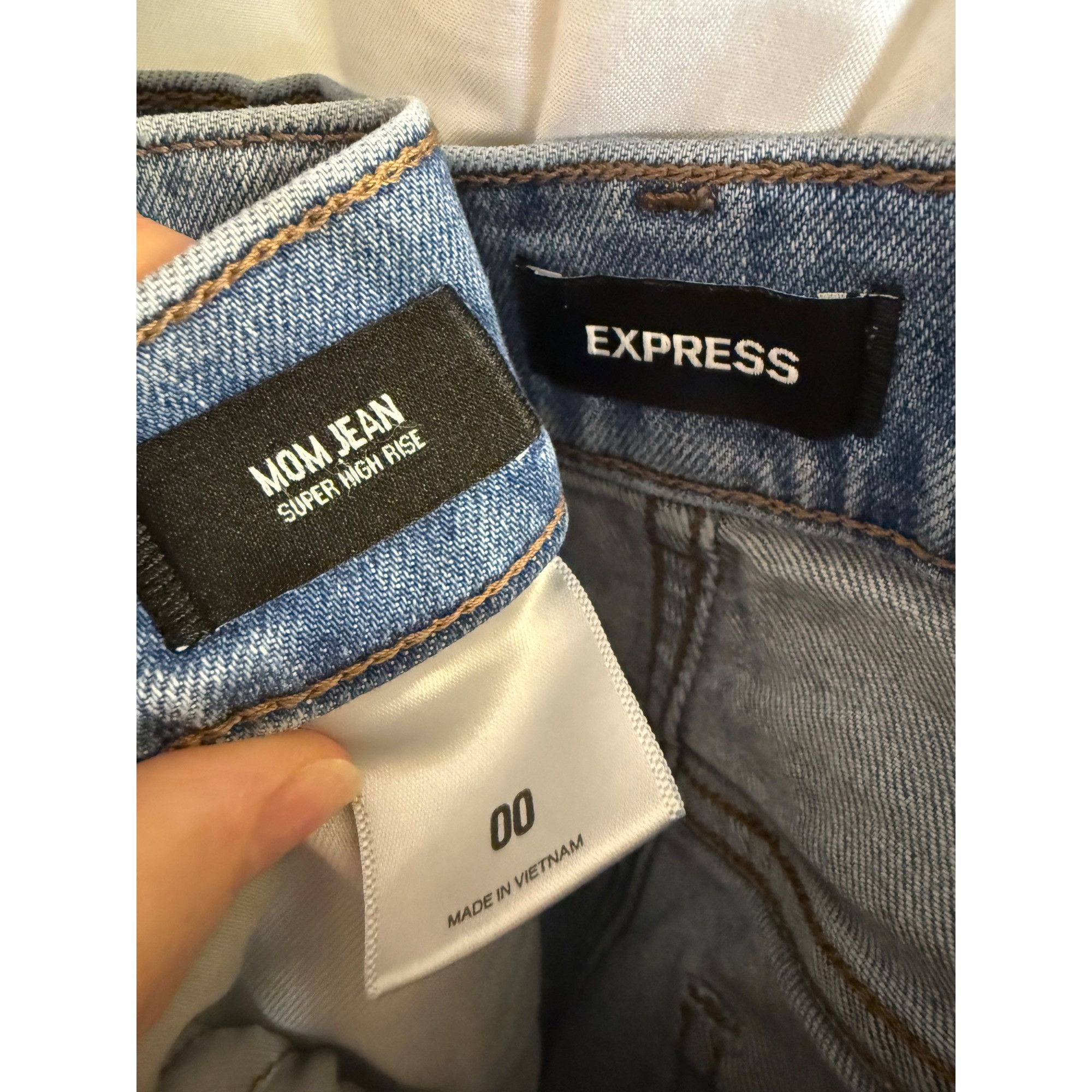 Express Express Mom Jean Super High Rise Light Wash Denim Womens Siz Size 24" / US 00 / IT 34 - 6 Thumbnail