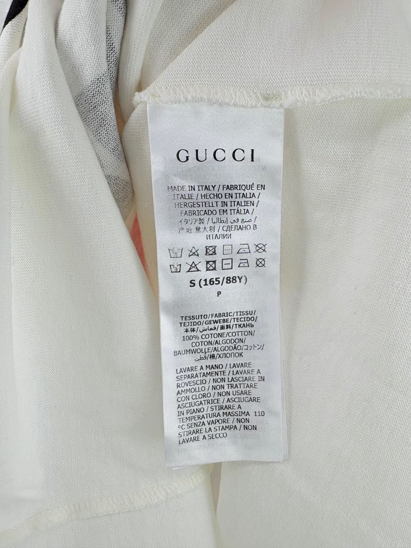 Gucci GUCCI Strawberry Print Short Sleeve Tee Size US S / EU 44-46 / 1 - 4 Thumbnail