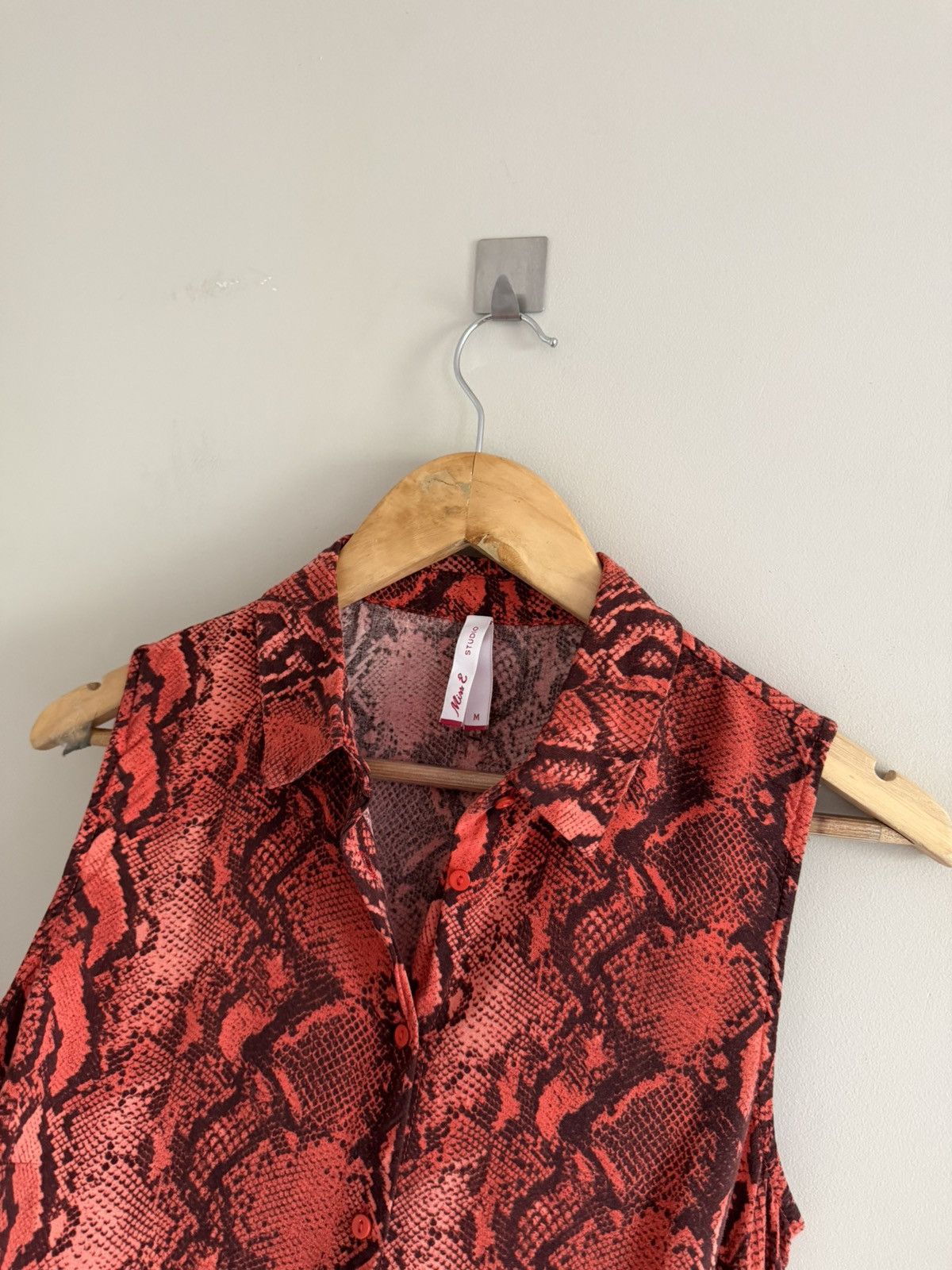 Vintage Red Snakeskin Print Sleeveless Blouse Button Up Size M / US 6-8 / IT 42-44 - 4 Thumbnail