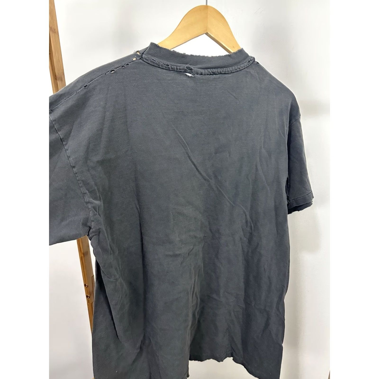 Hanes VTG 90s Bass Clef Symbol Music Note Art Faded Thrashed Distressed Worn T-Shirt L Mens Black Hanes Shirt Size US L / EU 52-54 / 3 - 5 Thumbnail