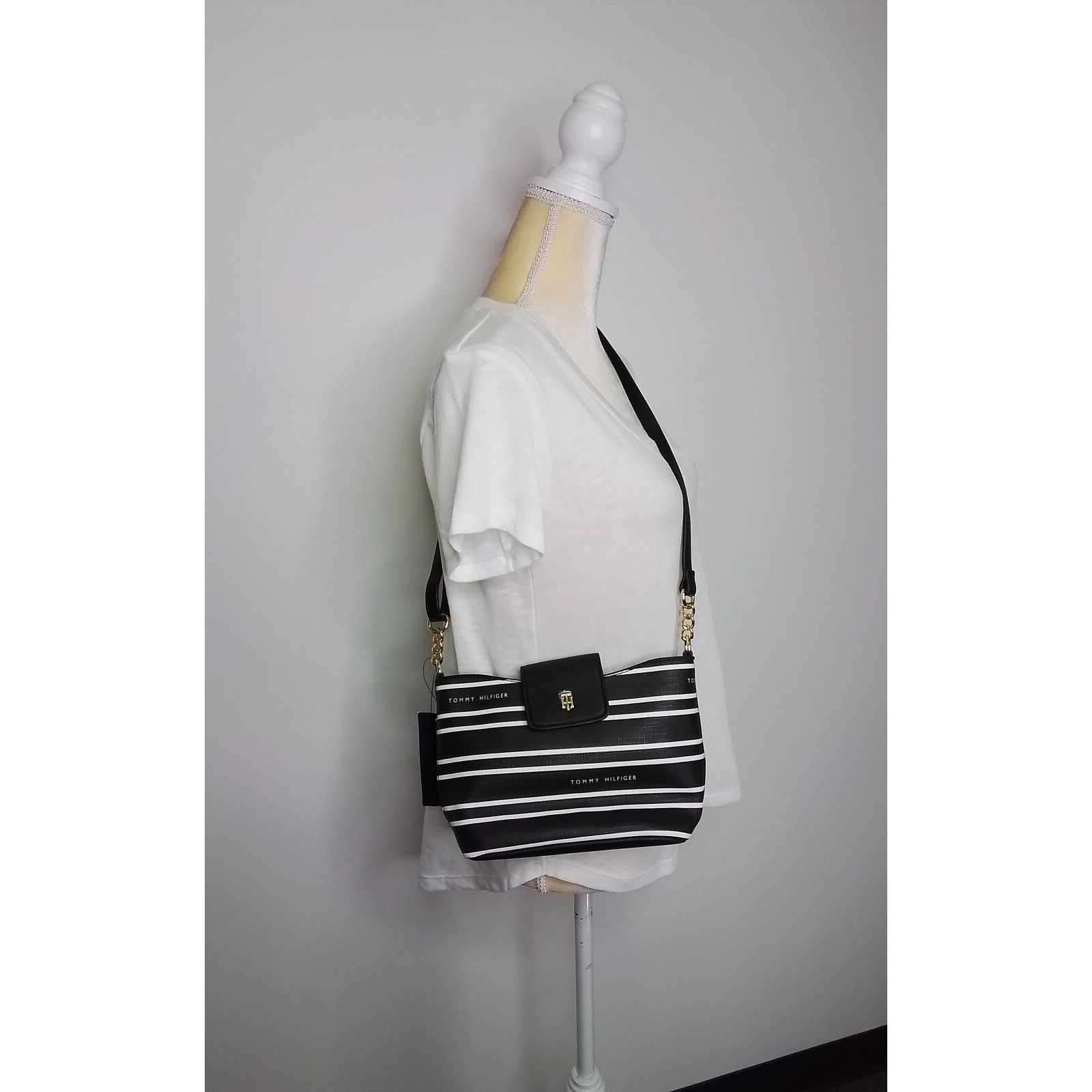 Tommy Hilfiger Tommy Hilfiger Purse NWT Black + White Size ONE SIZE - 2 Thumbnail