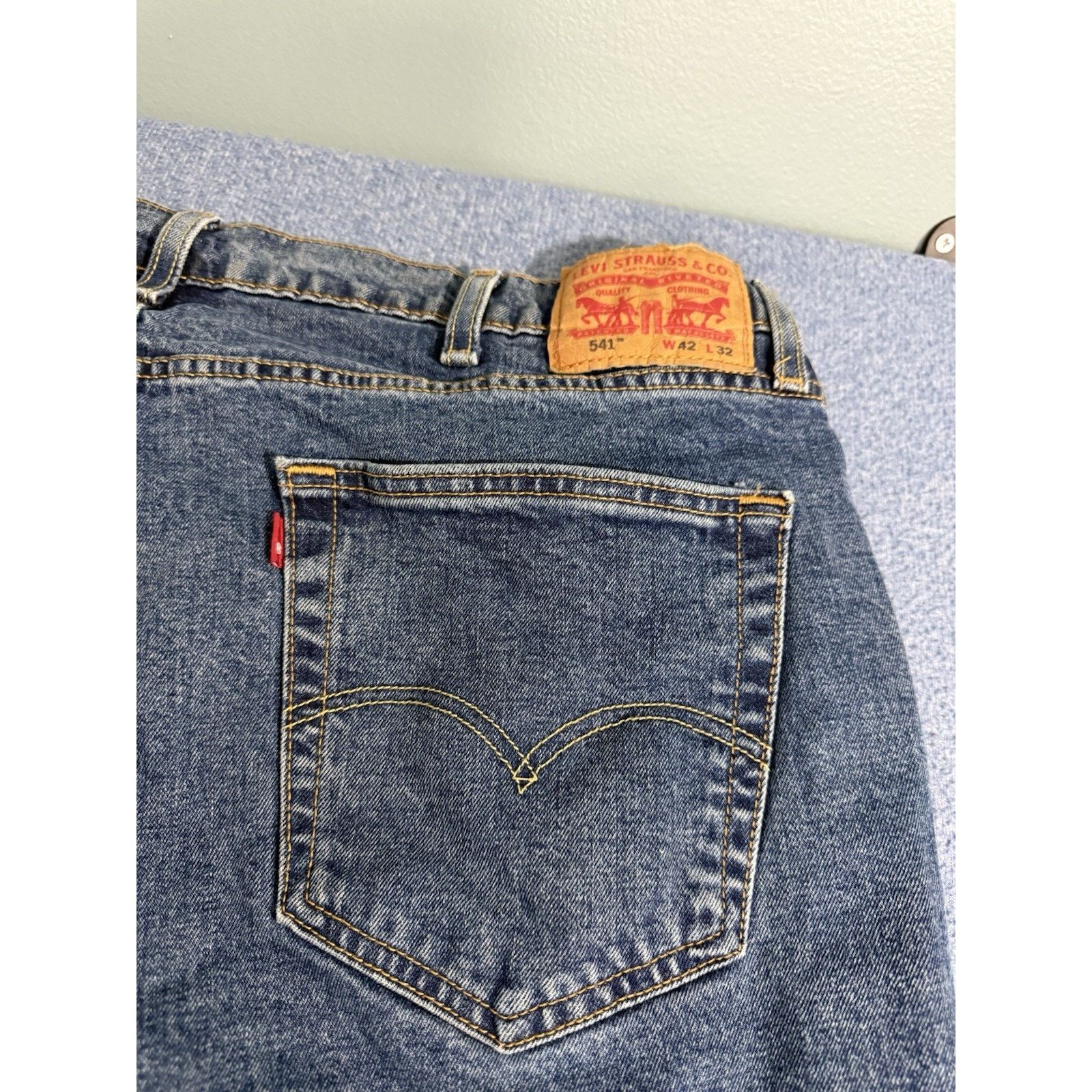 Levi's Levi Strauss Men’s Jeans 541 W42 L32 Size US 42 / EU 58 - 2 Thumbnail