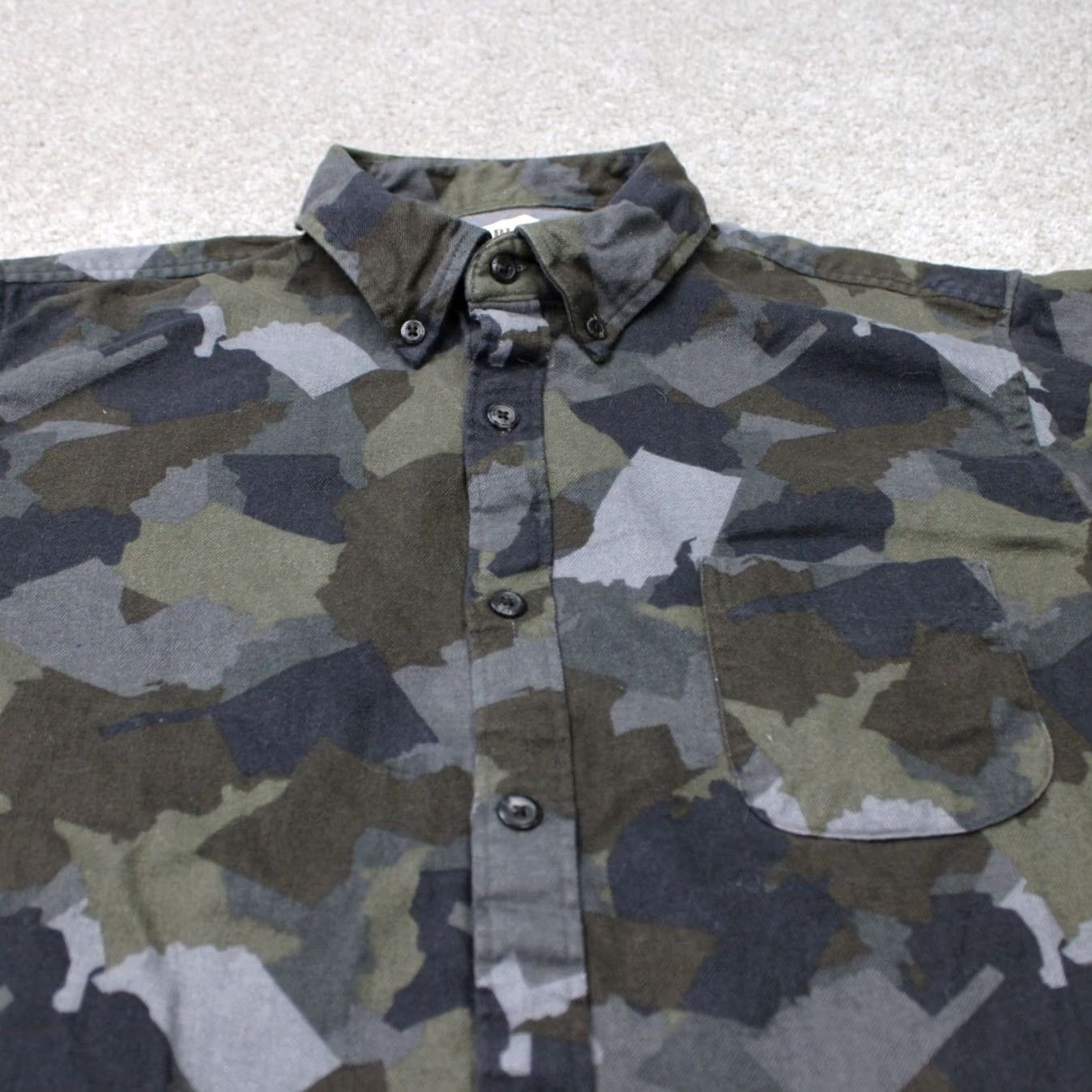 Lands' End Blake Shelton x Lands End Camo Shirt Mens Large 16-16.5 Green/Gray L/S Button-Up Shirt Size US L / EU 52-54 / 3 - 5 Thumbnail