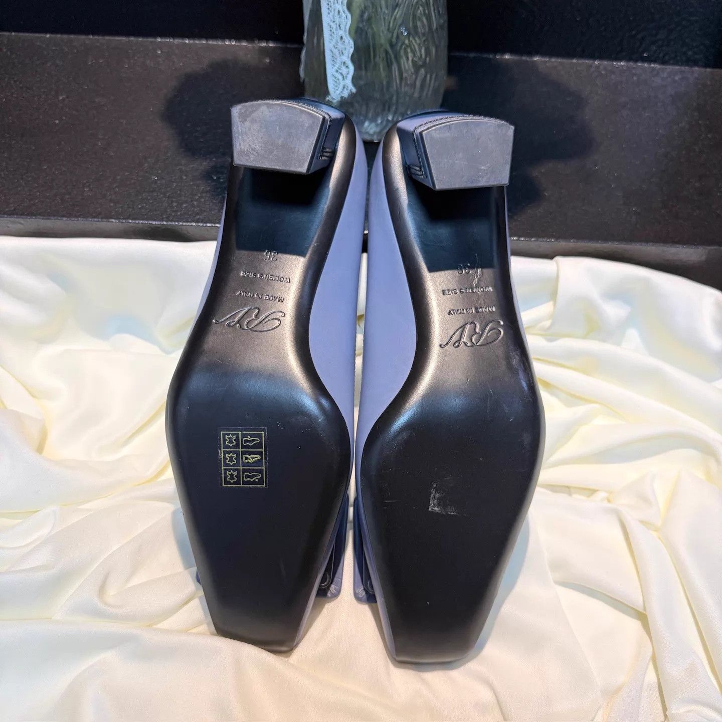Roger Vivier RV black & blue square buckle pumps 36 new Size US 5.5 / IT 35.5 - 6 Thumbnail