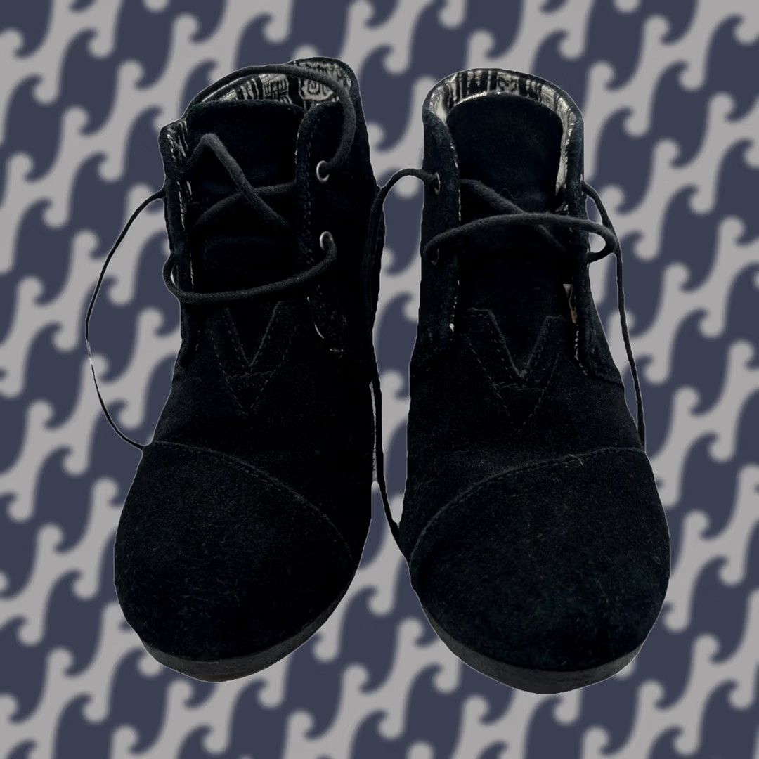 Toms TOMS Womens Ankle Booties Black Round Toe Wedge Heel Lace Up 8 US/UK/EU 39 Boots Mens? Size US 7 / IT 37 - 1 Thumbnail