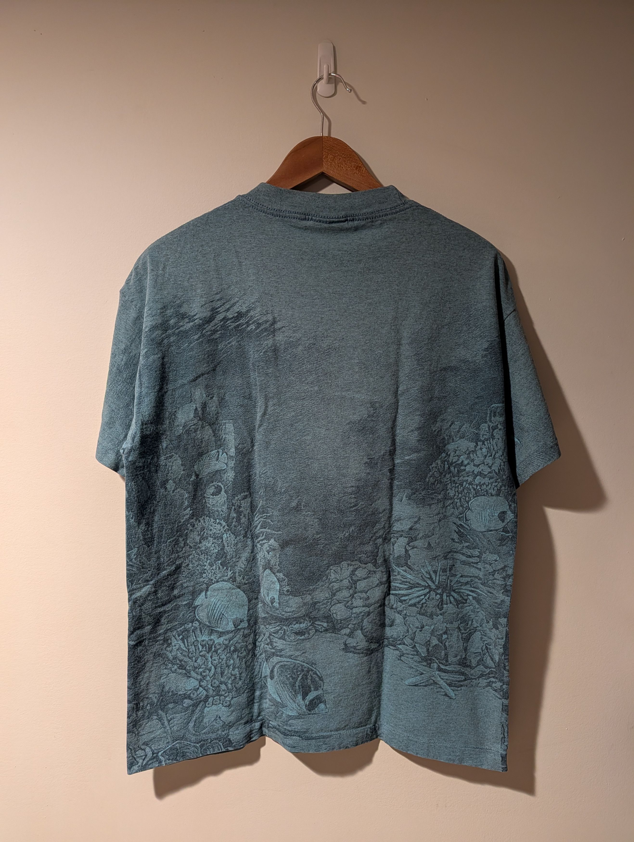 Arts & Science Vintage 90s Dolphins Maui Animal Nature Wildlife AOP T-Shirt Size US L / EU 52-54 / 3 - 4 Thumbnail