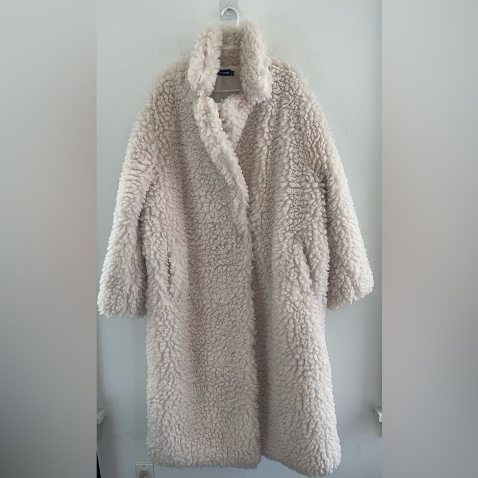 PrettyLittleThing Pretty Little Thing Faux Fur Puffy Jacket Sz 12 Size XL / US 12-14 / IT 48-50 - 1 Thumbnail