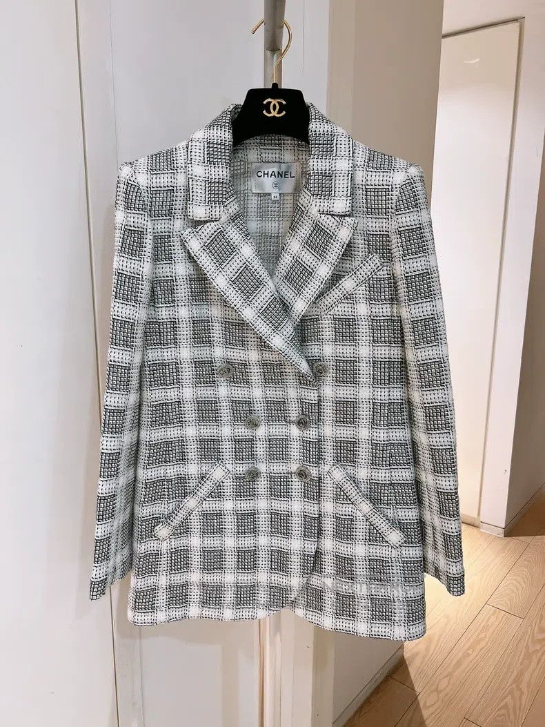 Chanel Black and white knitted plaid jacket