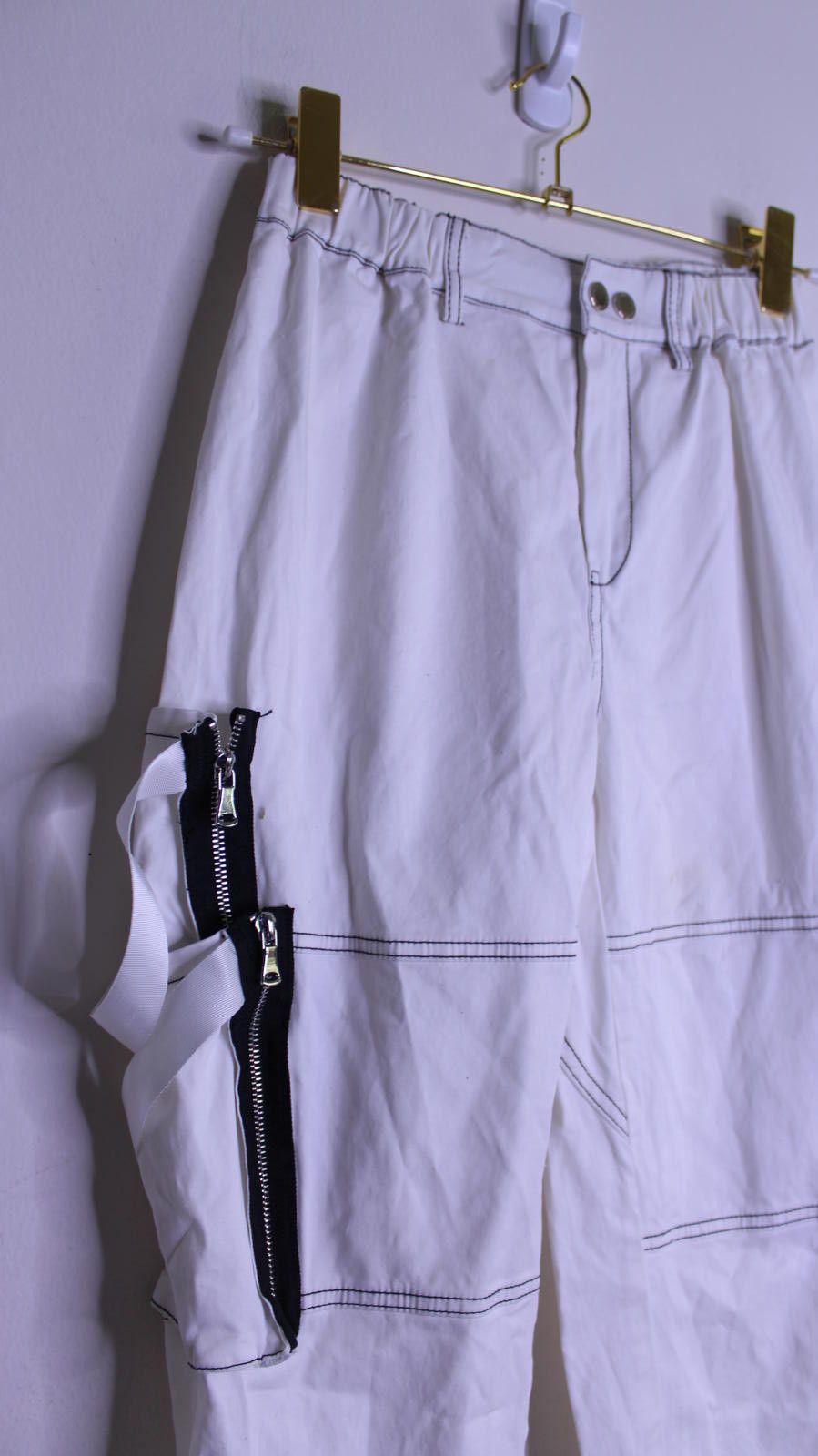 Designer Maniere De Voir White and Black Cargo Joggers - 4 Size 27" / US 4 / IT 40 - 2 Thumbnail