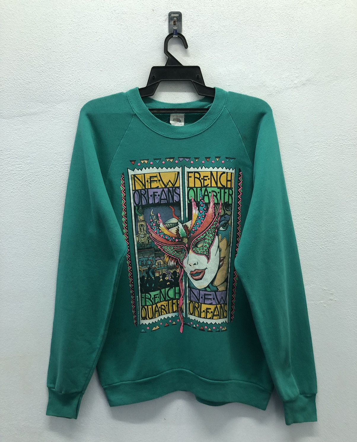 Vintage Vintage 90s New Orleans French Quarter Mardi Gras Sweatshirt Size US L / EU 52-54 / 3 - 1 Thumbnail