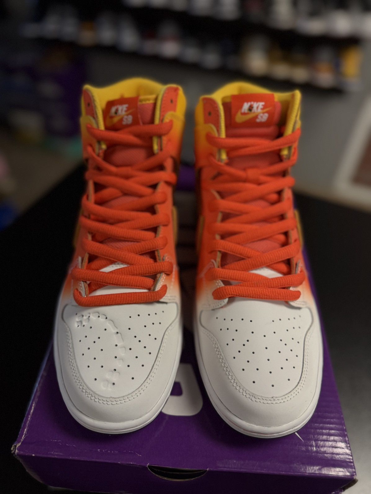 Nike Men's Size 10.5 NIB Nike SB Dunk High Sweet Tooth Candy Corn Size US 10.5 / EU 43-44 - 6 Thumbnail