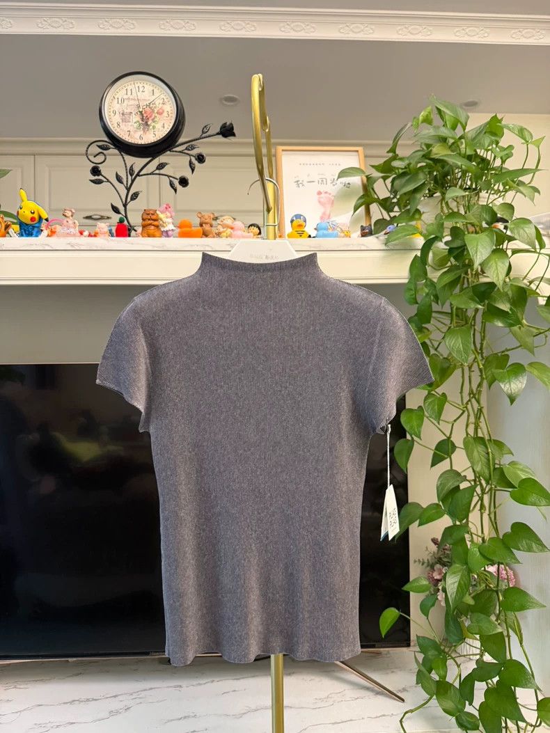 Issey Miyake Issey Miyake size:3 Dark grey pleated high-necked T-shirt Size XS / US 0-2 / IT 36-38 - 1 Thumbnail