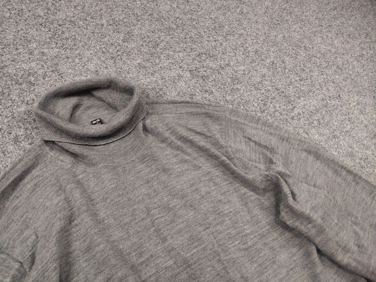 Uniqlo Uniqlo light wool Sweater high turtleneck collar Gray Color Size US M / EU 48-50 / 2 - 4 Thumbnail